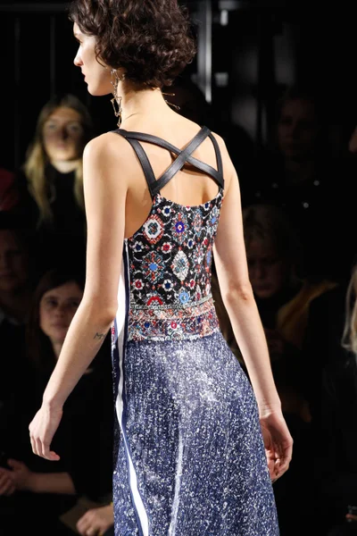 Look 99